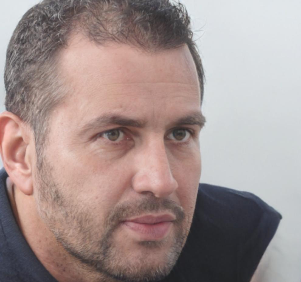 Financial expert and course instructor